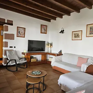 https://villa-daniela-la-asomada-lanzarote.in-canary-islands.com